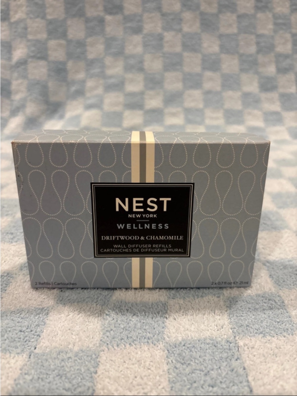 NEST Fragrances Driftwood & Chamomile Diffuser Refills - Light Blue and Cream